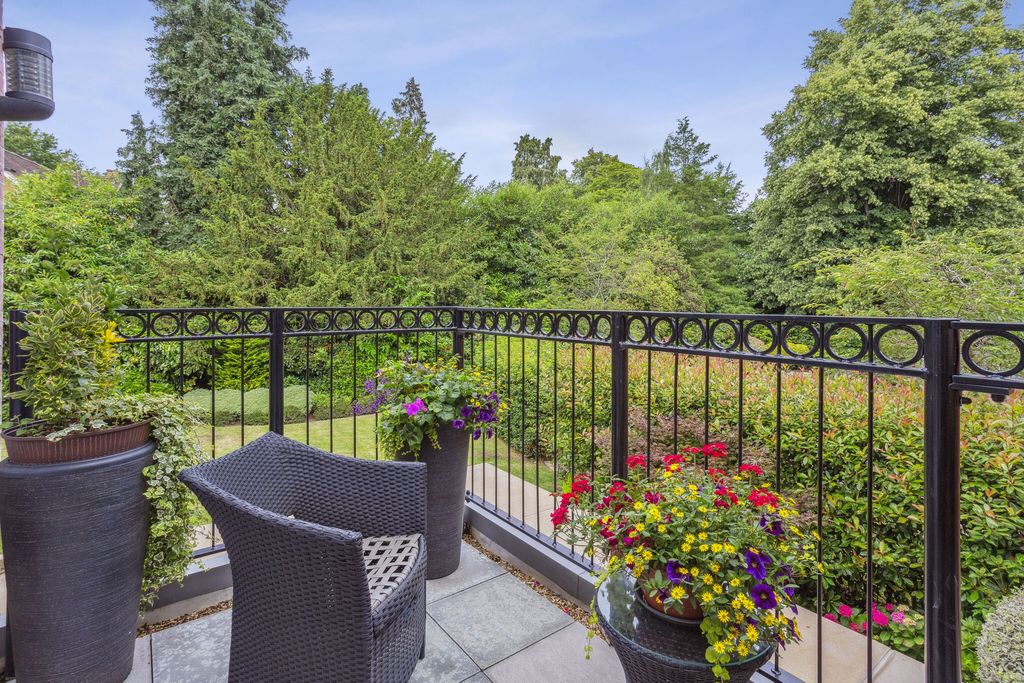 Additional image 11 of 3 bed flat for saleDevenish Road, Ascot SL5