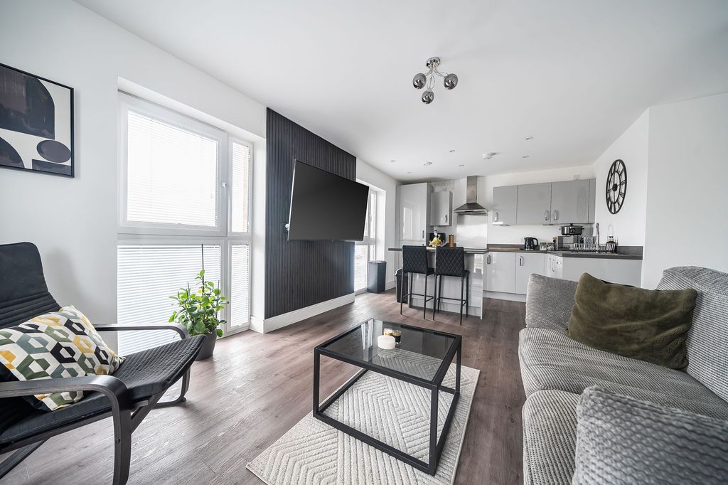 Additional image 6 of 2 bed flat for saleThomas Blake Avenue, Southampton SO14