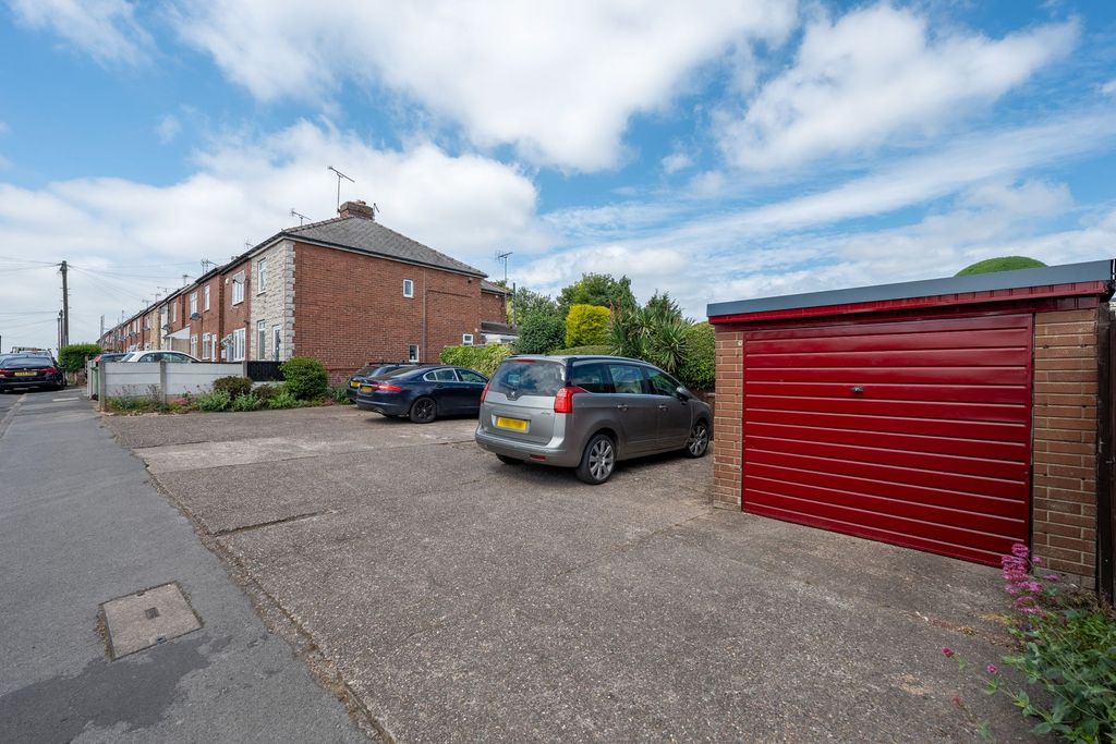 Additional image 5 of 4 bed flat for saleGateford Road, Worksop S81