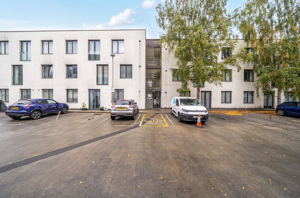 1 bed flat for saleGreensted Court, Godstone Road, Whyteleafe CR3