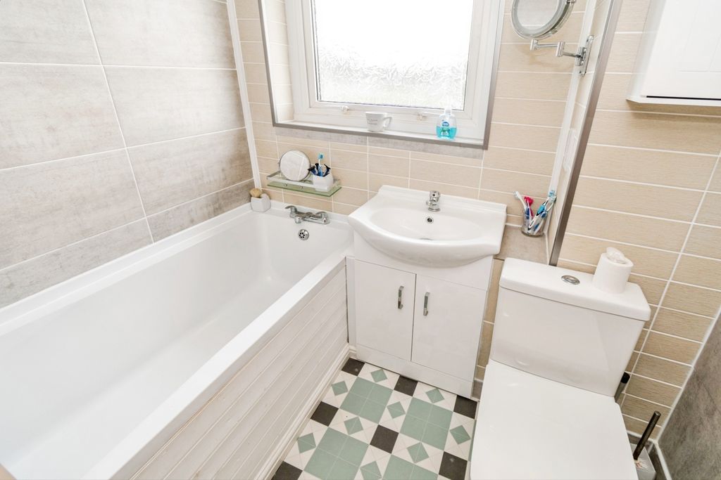Additional image 13 of 5 bed end terrace house for salePennine Road, Southampton, Hampshire SO16
