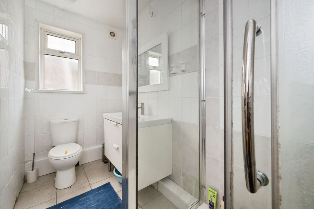 Additional image 15 of 4 bed semi-detached house for saleWoodcote Road, Southampton SO17