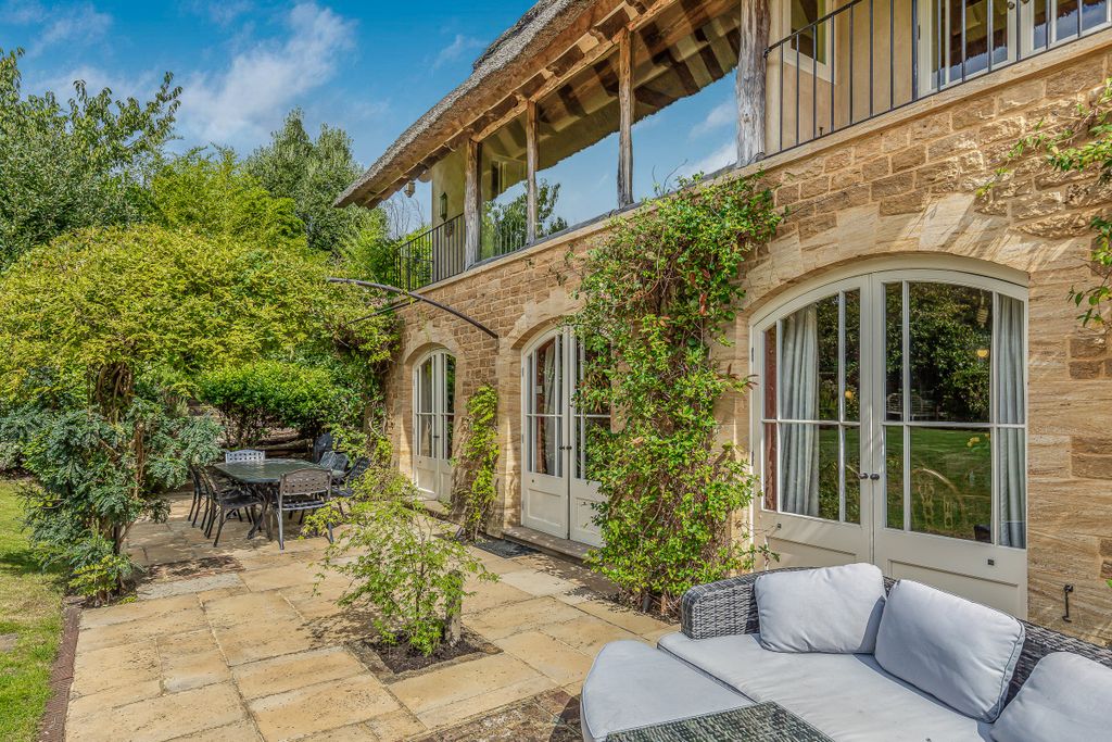 Additional image 15 of 3 bed property for salePembroke Lodge, Richmond Park, Richmond TW10