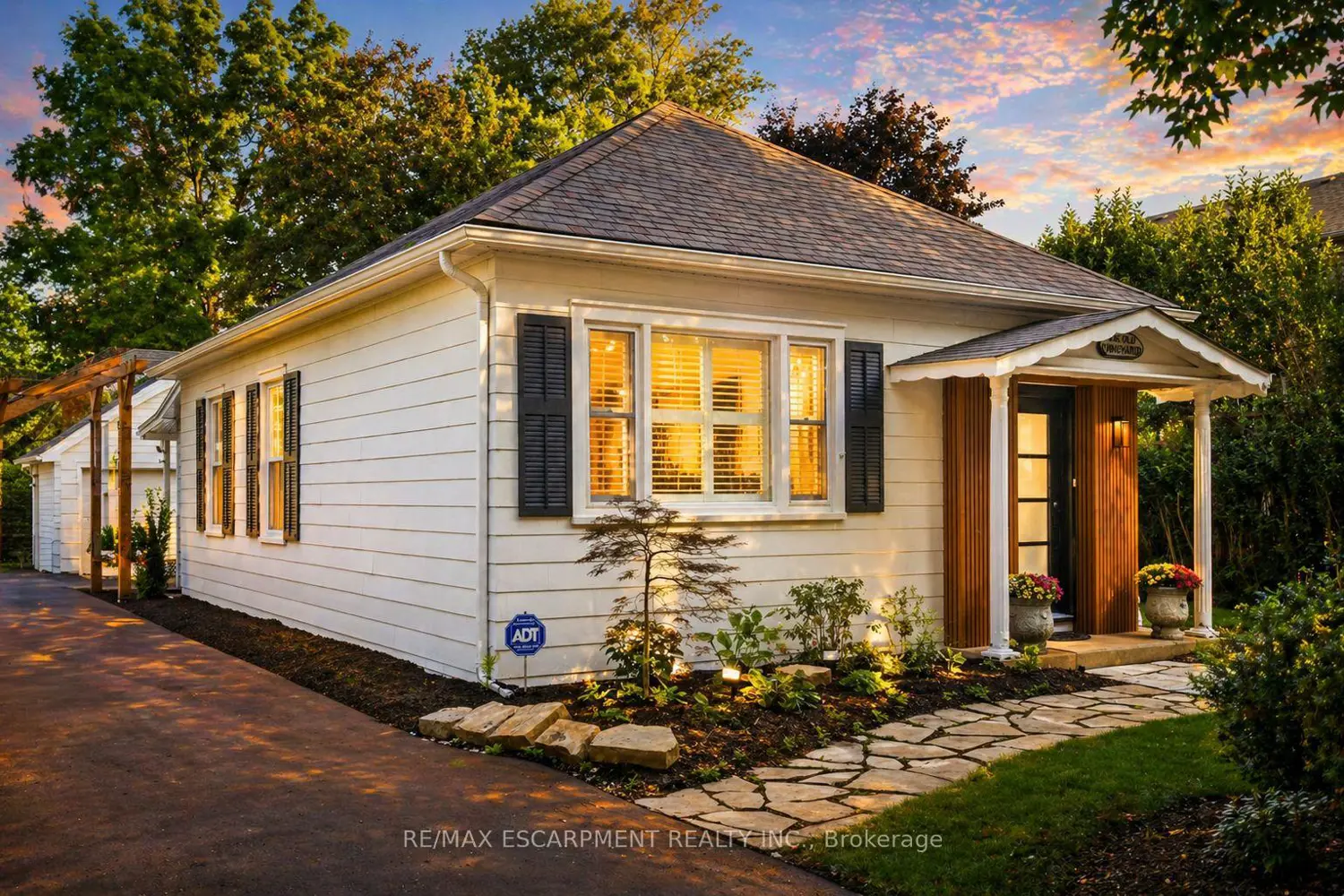 267 Davy Street photo 3