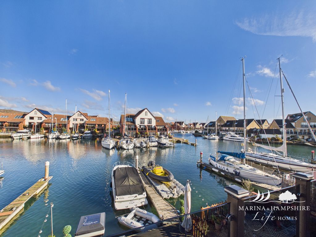 Additional image 20 of 3 bed town house for saleNewlyn Way, Portsmouth PO6