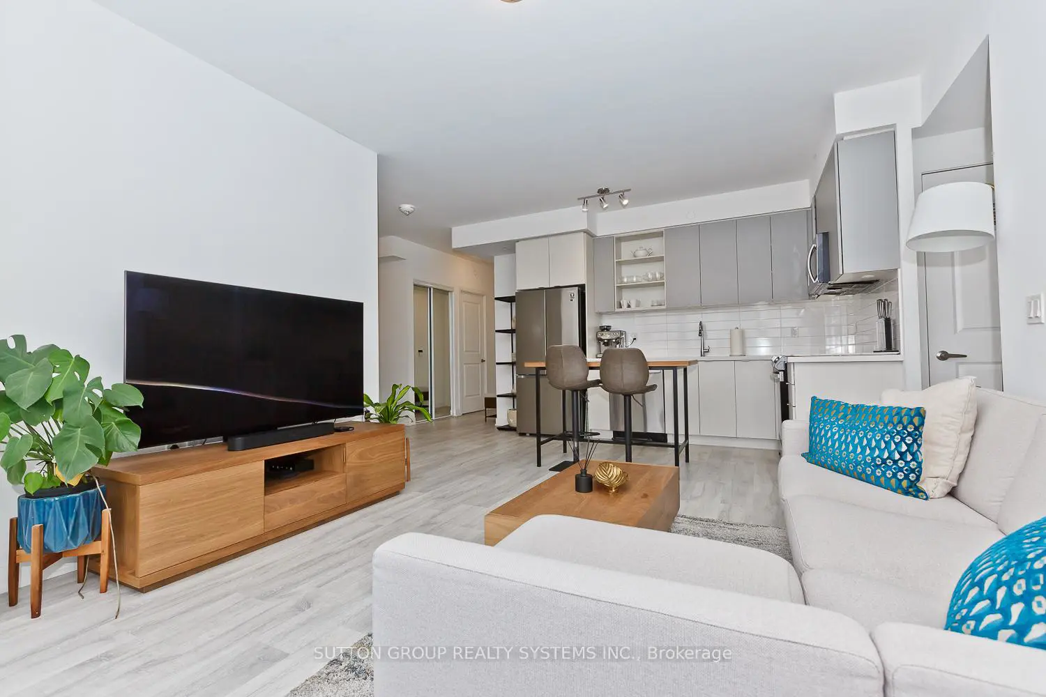 Additional image 7 of 4655 Metcalfe Avenue 1409