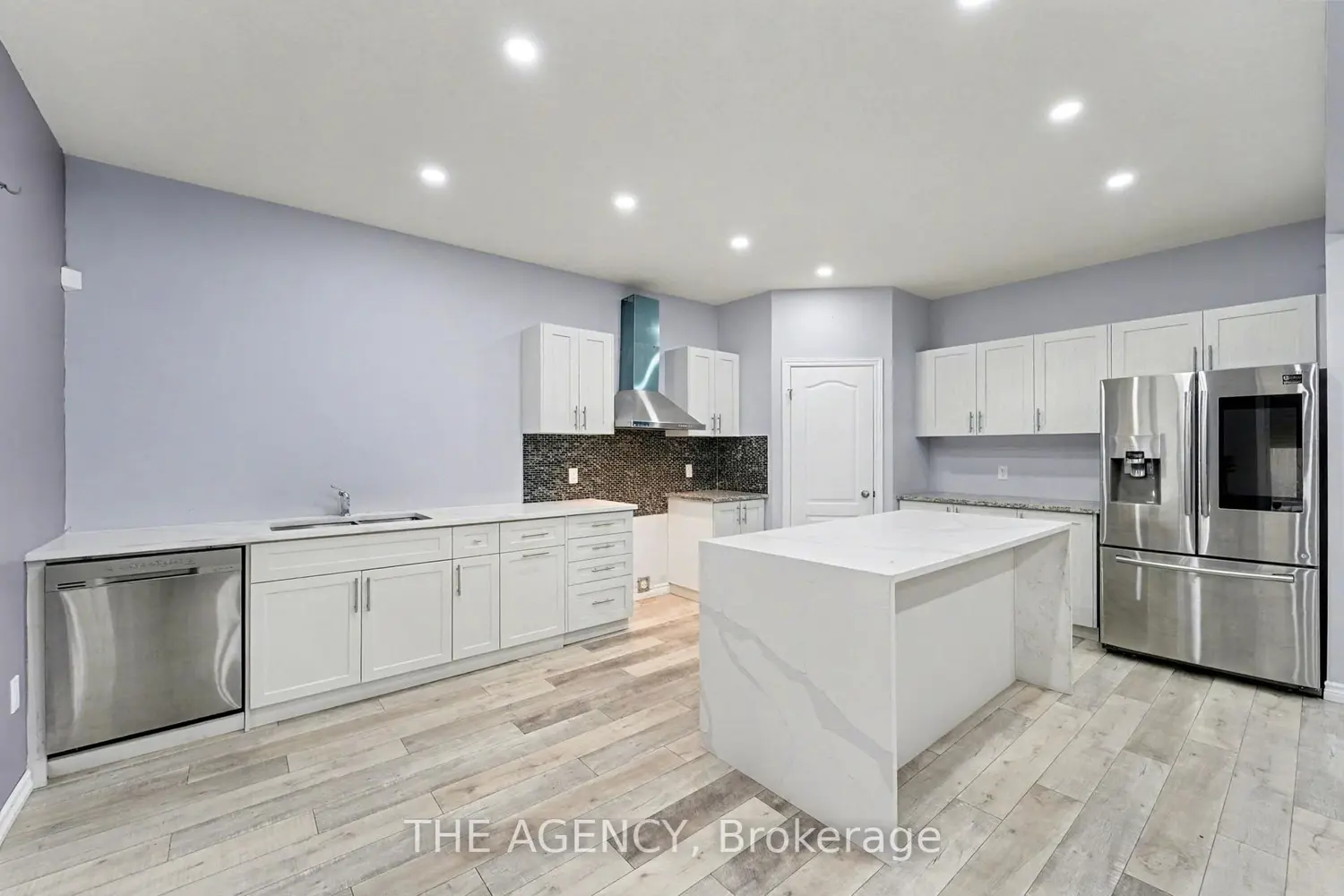 Additional image 9 of 2356 Constance Avenue