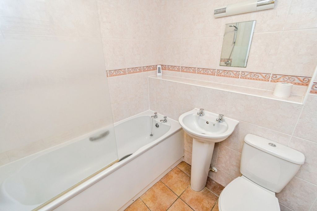 Additional image 13 of 2 bed flat for saleWinchester Road, Southampton, Hampshire SO16