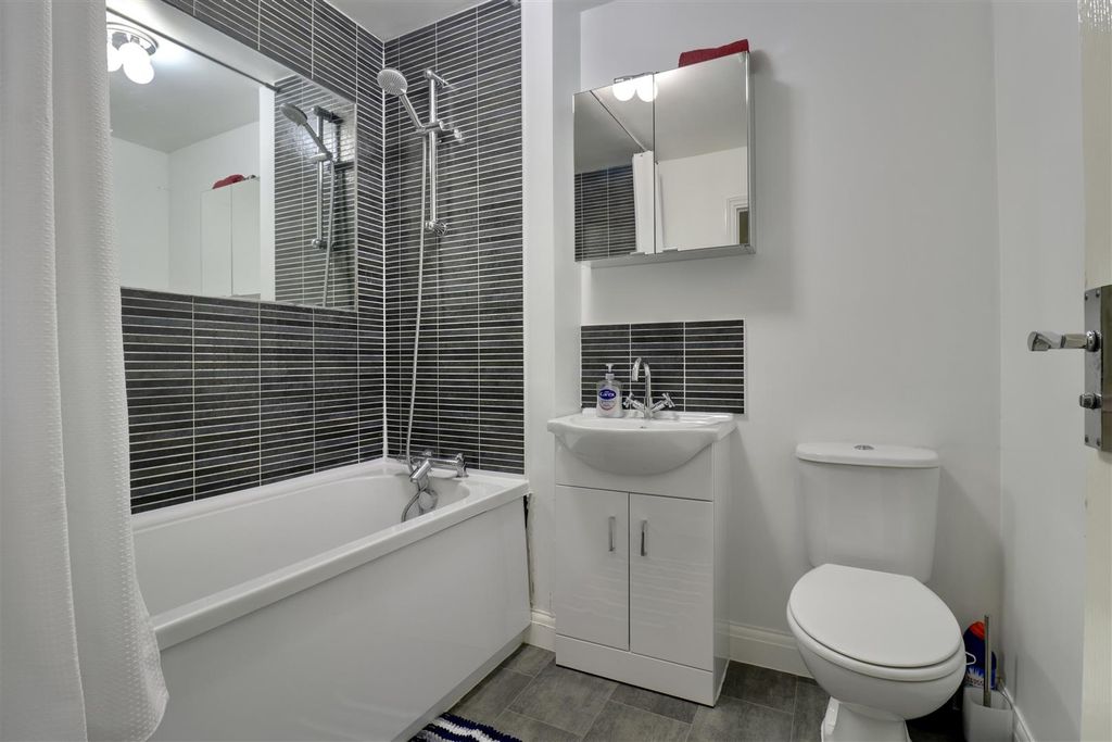 Additional image 4 of 4 bed town house for saleEast Shore Way, Portsmouth PO3