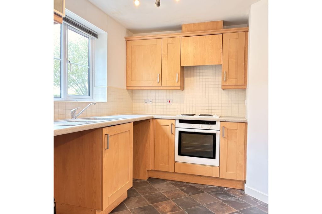 2 bed flat for saleSpinney Close, Leicester LE3 photo 3