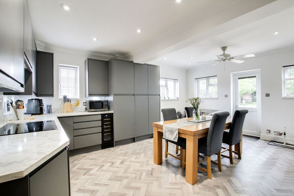 Additional image 5 of 5 bed detached house for saleSwan Lane, Wickford SS11