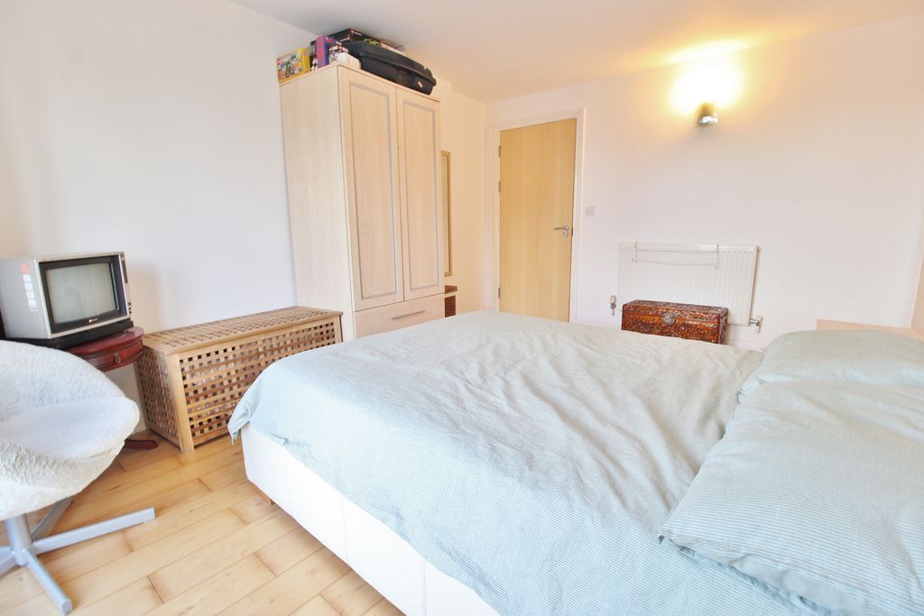 Additional image 14 of 2 bed flat for saleElm Grove, Southsea PO5