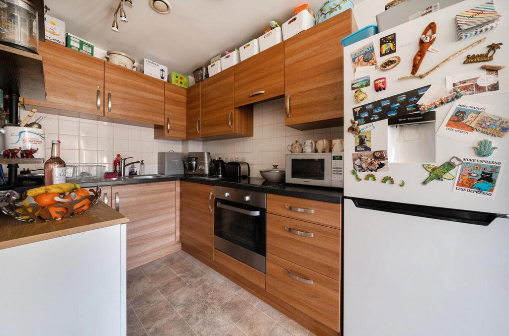 1 bed flat for saleCentenary Plaza, Southampton, Hampshire SO19 photo 2
