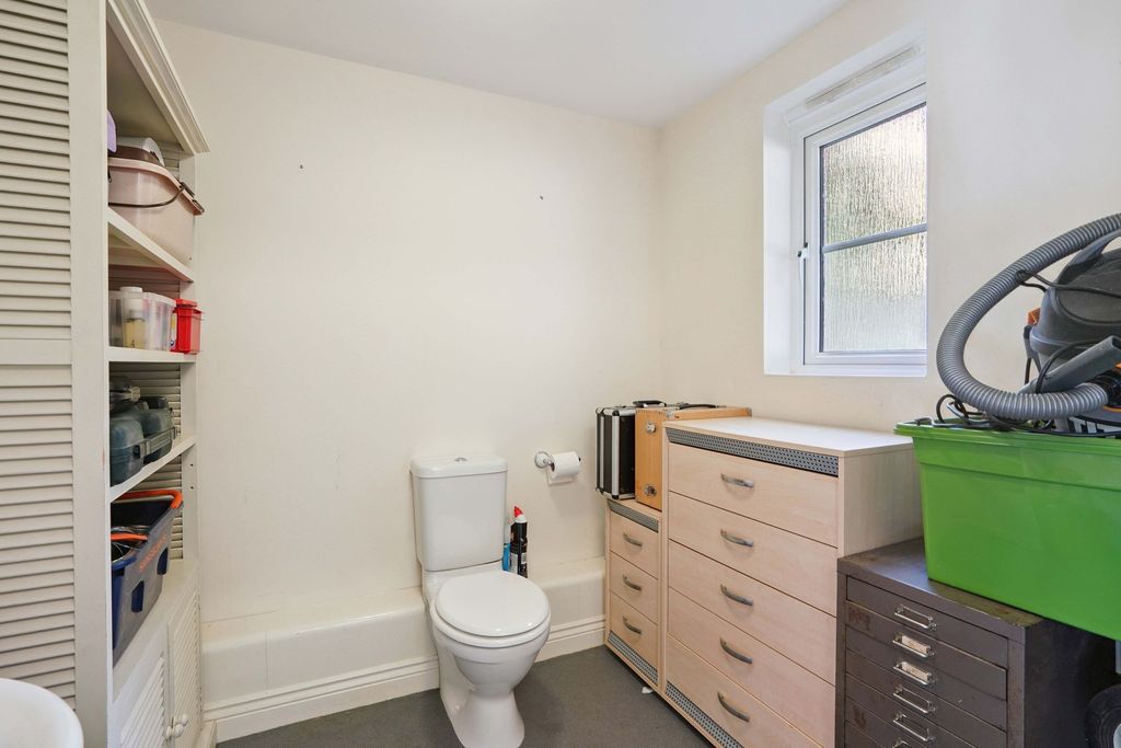 Additional image 4 of 2 bed flat for salePriory Mill Lane, Witney OX28