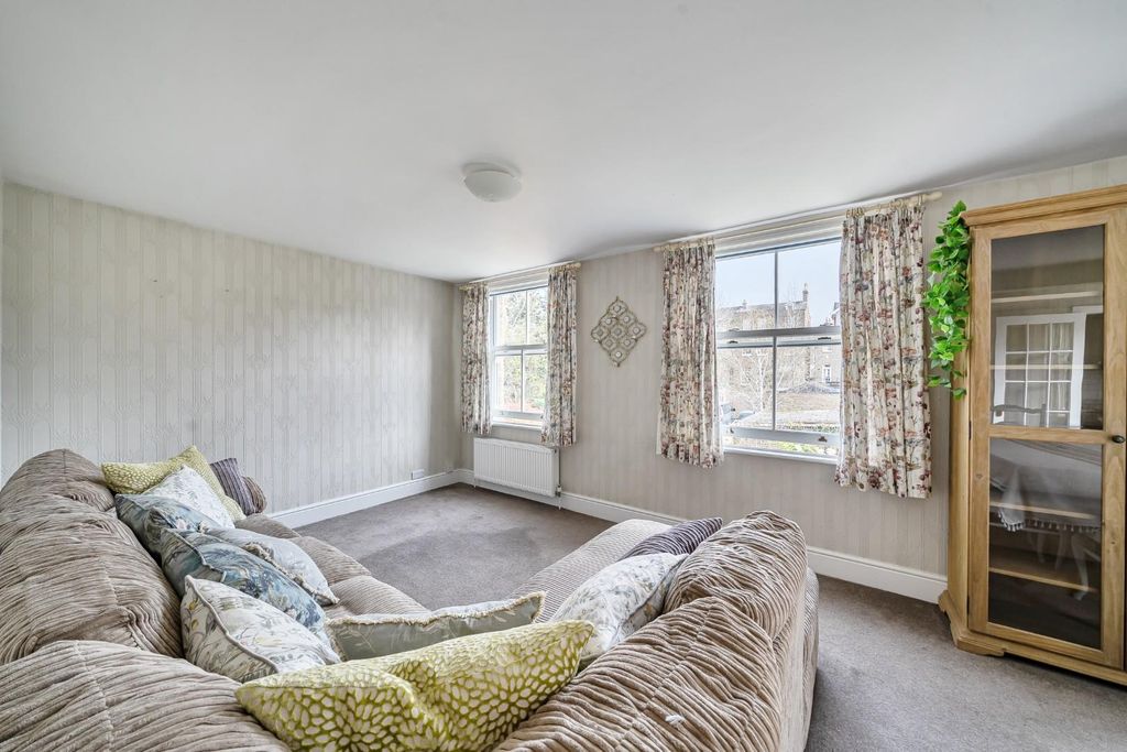 Additional image 5 of 2 bed maisonette for saleDorset Road, Windsor SL4