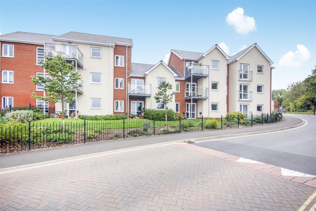 Additional image 28 of 2 bed flat for saleSomers Brook Court, Newport, Isle Of Wight PO30