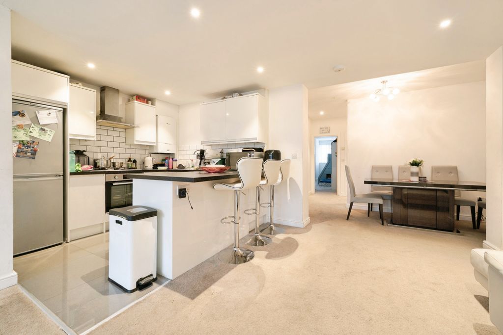 Additional image 6 of 2 bed maisonette for saleDenman Drive, Ashford TW15