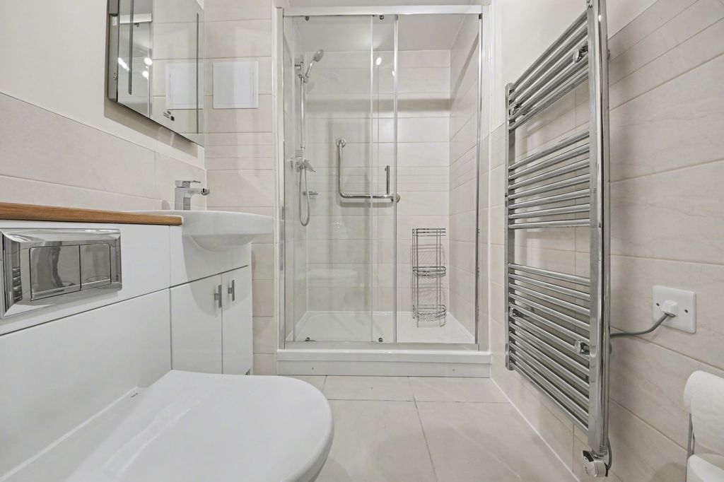 Additional image 5 of 2 bed flat for sale100 Riverdene Place, Bitterne Park SO18