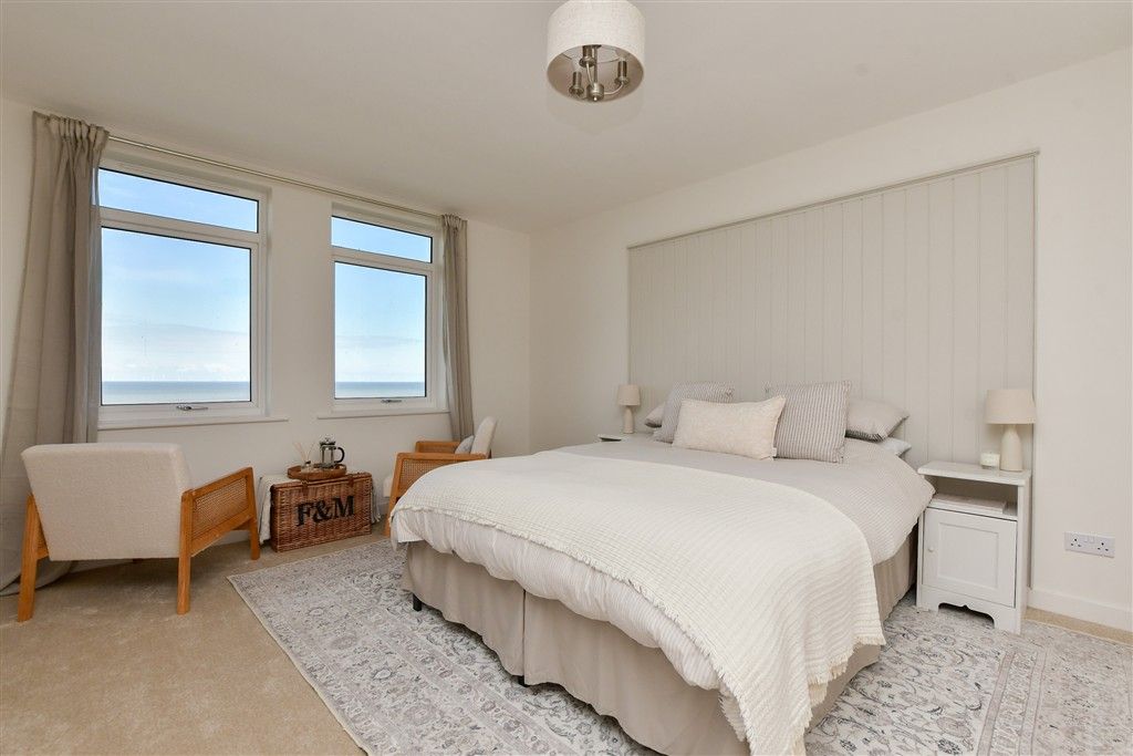 2 bed flat for saleMarine Parade, Whitstable, Kent CT5 photo 4