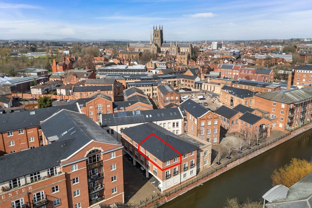 Additional image 11 of 2 bed flat for saleApartment 10, Biscuit Kiln House, Princes Drive, Diglis, Worcester. WR1