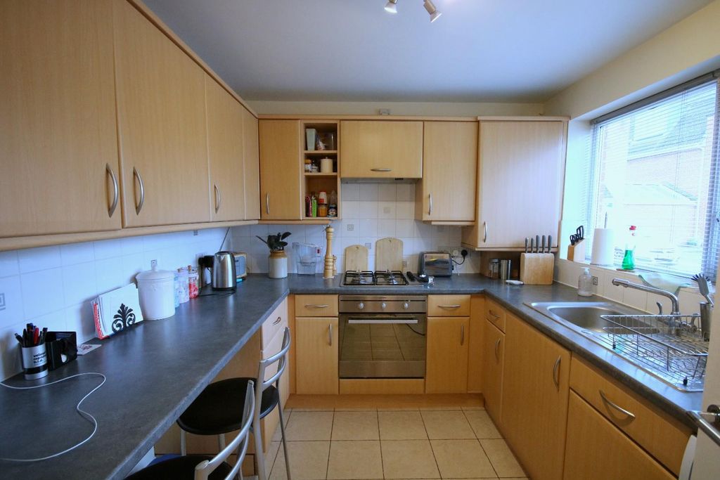 Additional image 2 of 3 bed end terrace house for saleRowan Close, Ashford TW15