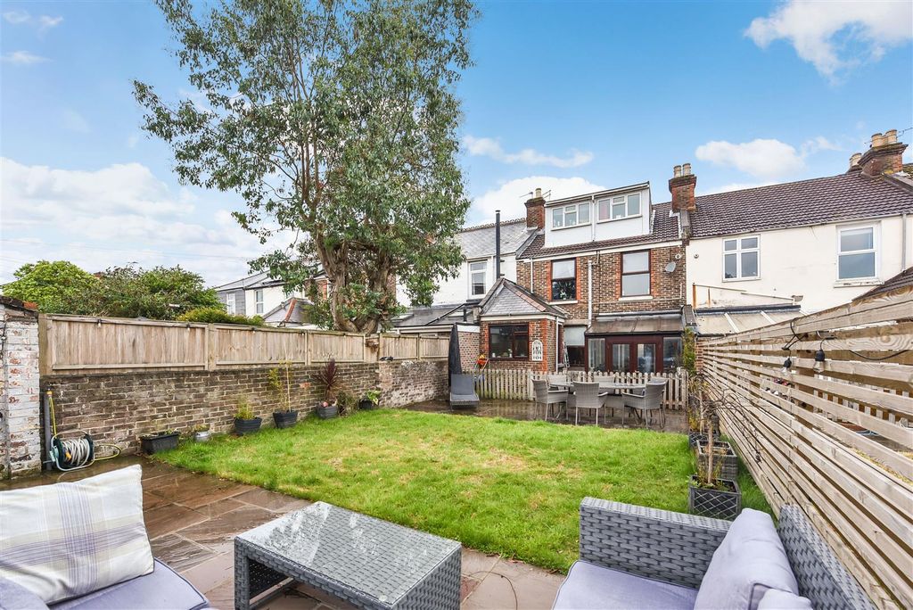 Additional image 2 of 5 bed terraced house for saleGladys Avenue, Portsmouth PO2
