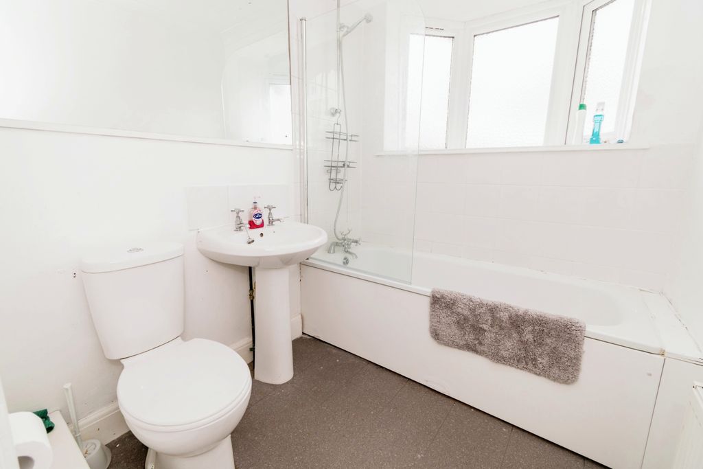 Additional image 11 of 3 bed semi-detached house for saleBlenheim Gardens, Southampton, Hampshire SO17
