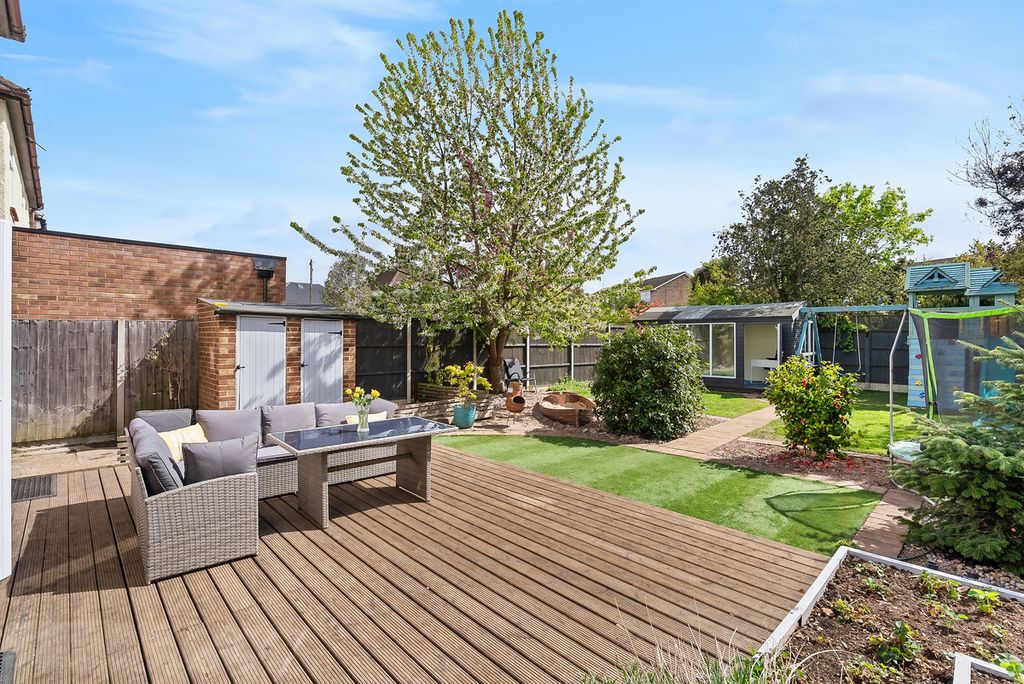 Additional image 4 of 4 bed detached house for saleFontmell Park, Ashford TW15