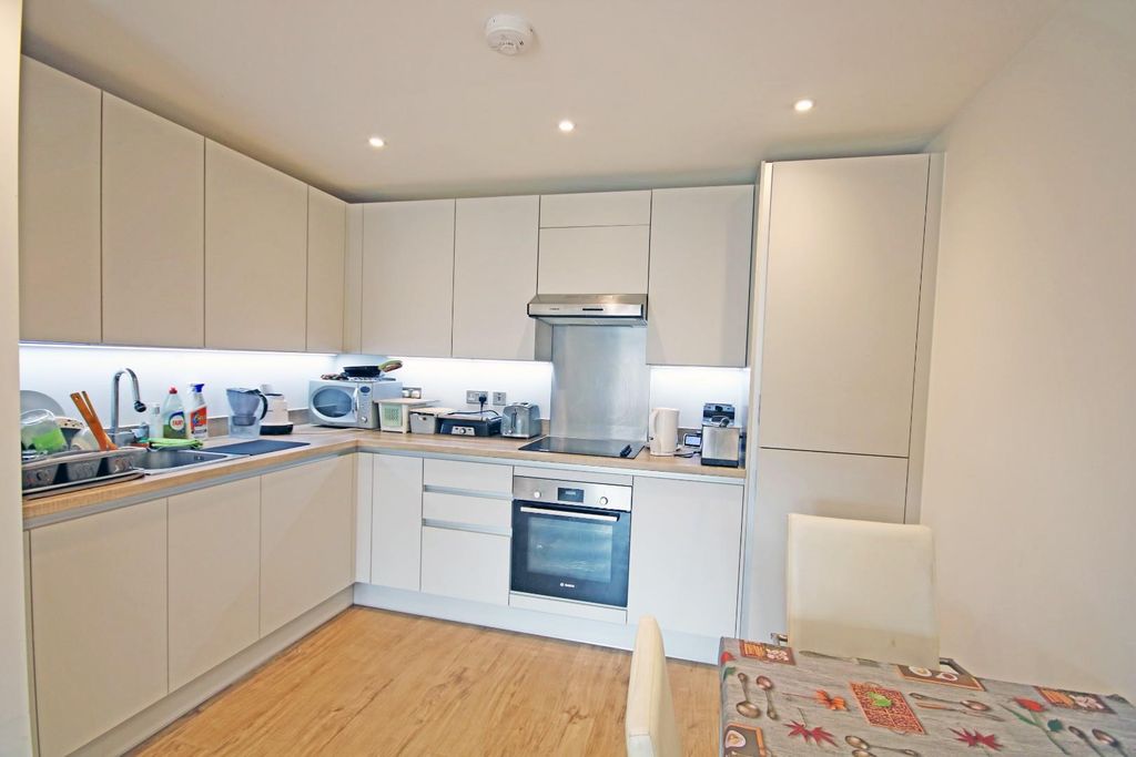Additional image 5 of 2 bed flat for sale5 Pitcher Lane, Ashford TW15