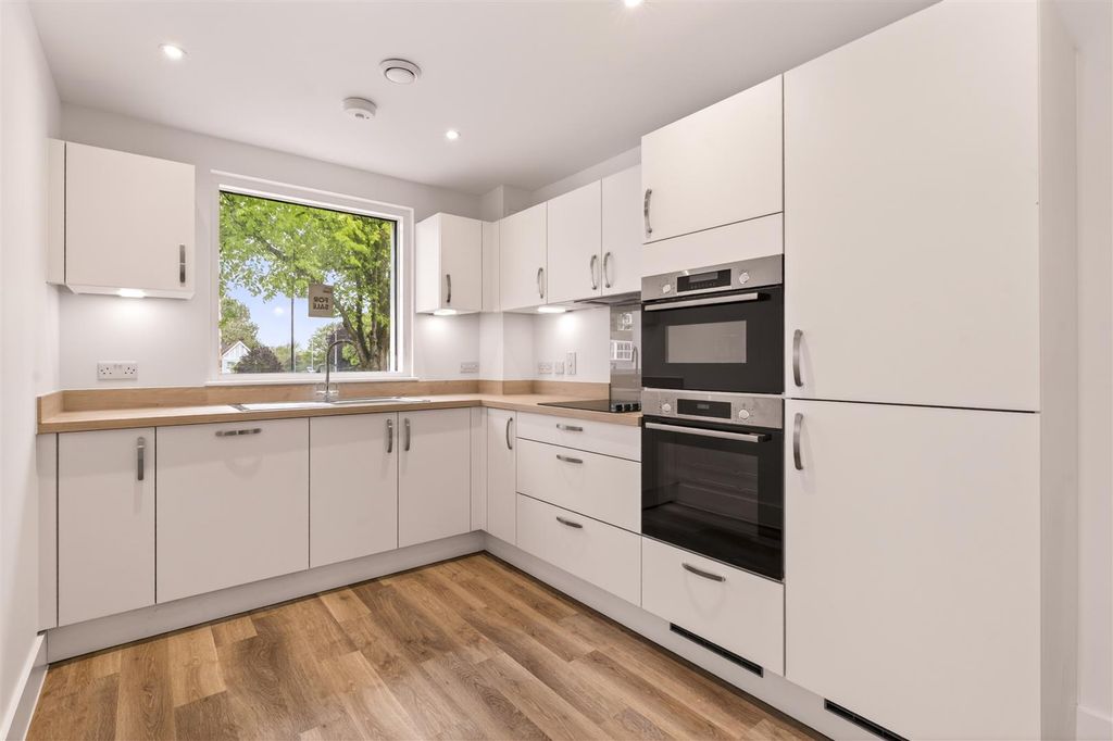 Additional image 4 of 2 bed flat for sale35 Lindfield Place, Worthing BN11