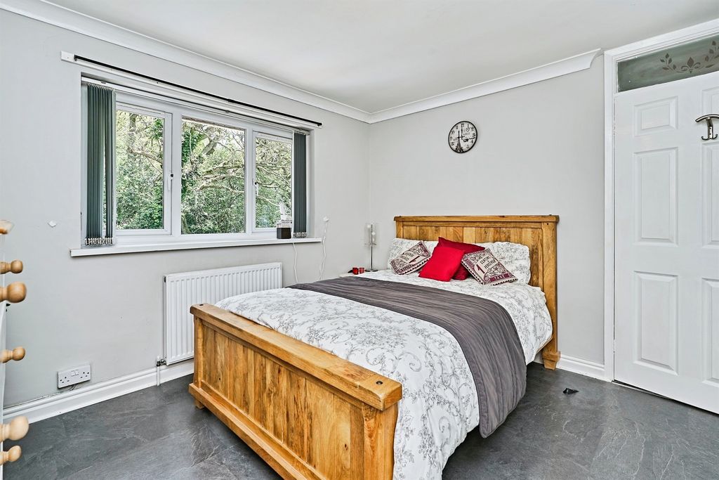Additional image 10 of 4 bed semi-detached house for saleLinden Lane, Willenhall WV12