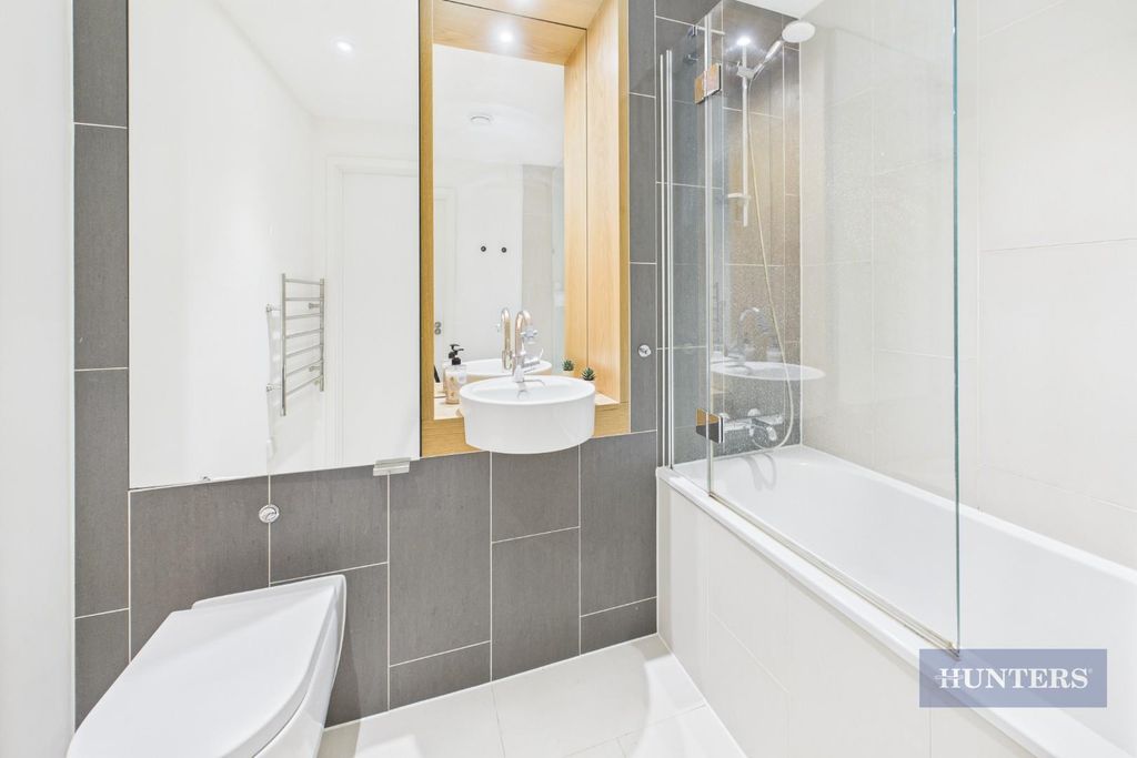 Additional image 10 of 2 bed flat for saleGuildhall Apartments, Park Walk, Southampton SO14