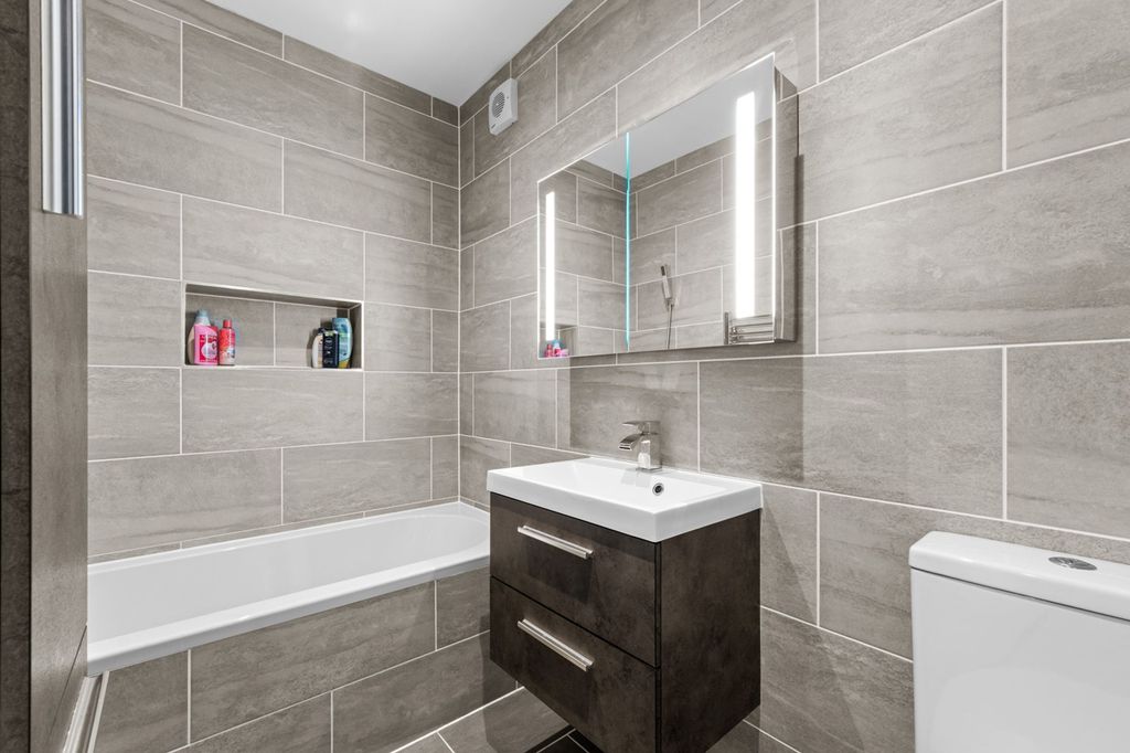 Additional image 4 of 2 bed detached house for saleDownsway, Whyteleafe CR3