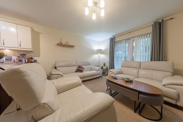 2 bed flat for saleCastlecroft Road, Castlecroft WV3 photo 2