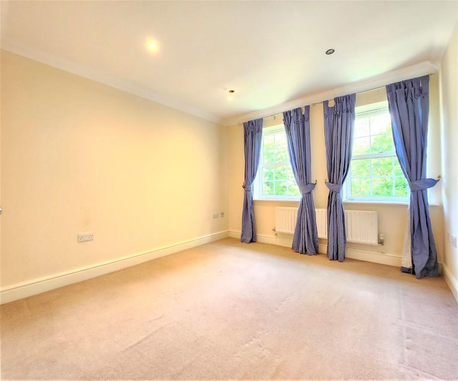 Additional image 4 of 2 bed flat for saleFinchampstead Road, Wokingham RG40