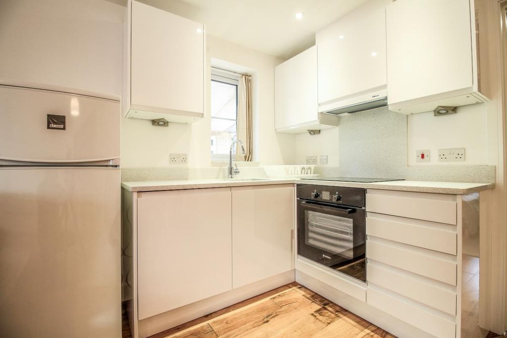 Additional image 2 of 1 bed flat for saleDukes Court, Woodstock OX20
