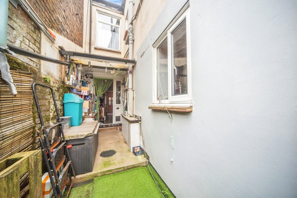 Additional image 11 of 2 bed flat for saleTwyford Avenue, Portsmouth PO2