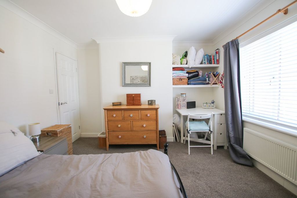 Additional image 10 of 3 bed semi-detached house for saleLangborough Road, Wokingham RG40