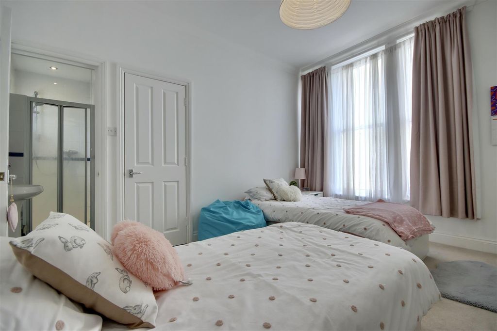Additional image 17 of 2 bed flat for saleClarence Parade, Southsea PO5