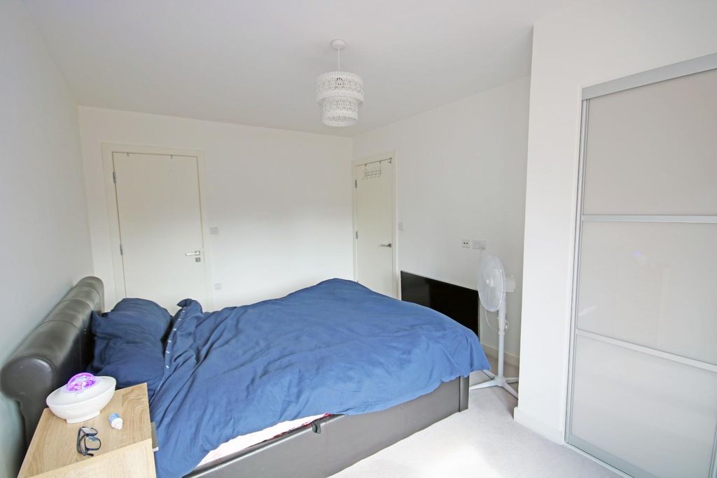 Additional image 10 of 2 bed flat for sale5 Pitcher Lane, Ashford TW15