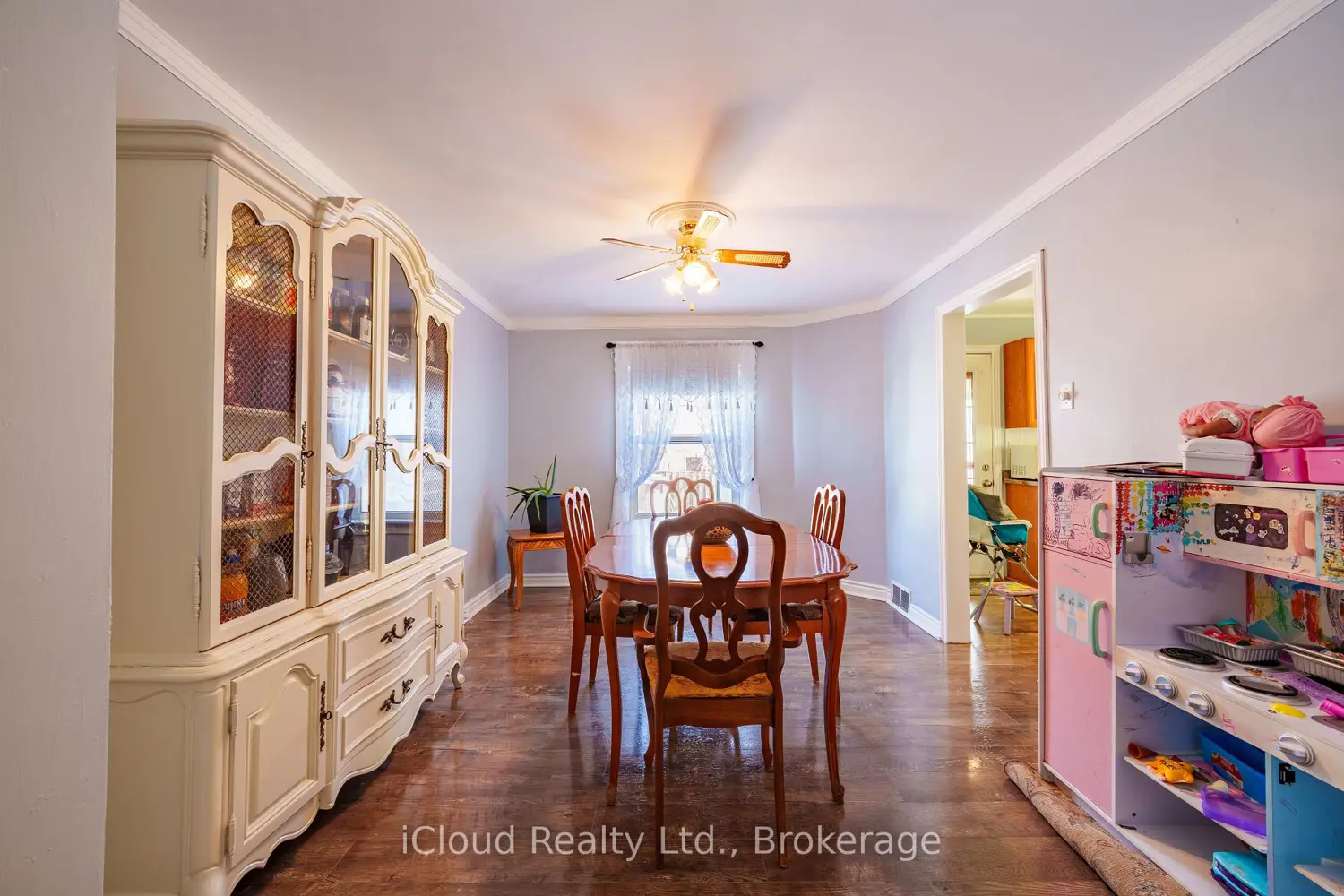 2 Richmond Avenue photo 3