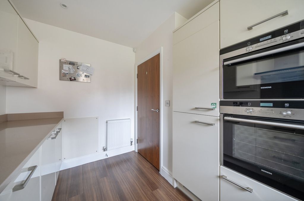 Additional image 10 of 2 bed flat for saleWoolf Drive, Wokingham, Berkshire RG40