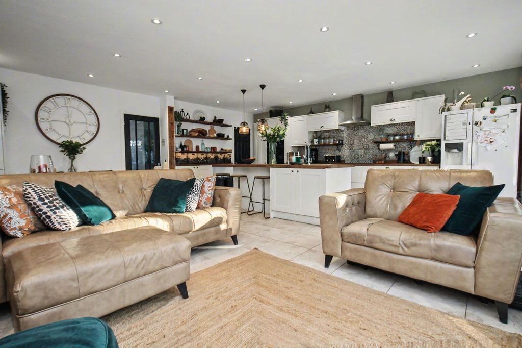 Additional image 2 of 4 bed detached bungalow for saleMaxwell Road, Sholing SO19