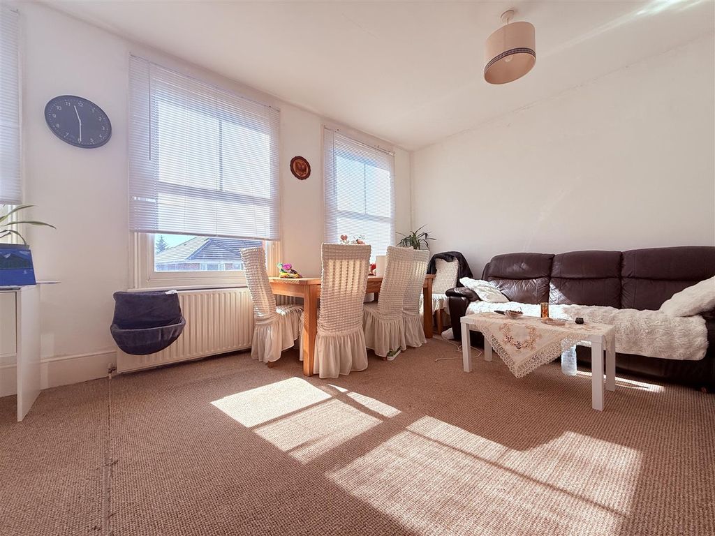 Additional image 2 of 3 bed flat for saleWoodthorpe Road, Ashford TW15