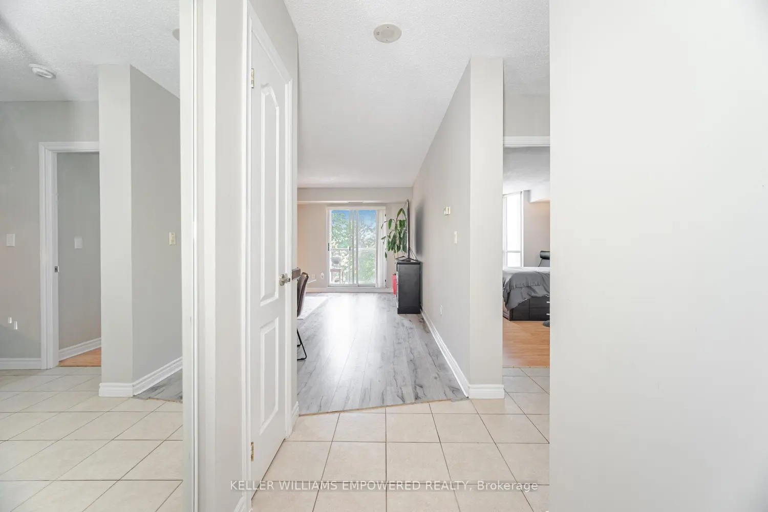 Additional image 4 of 2088 Lawrence Avenue 410