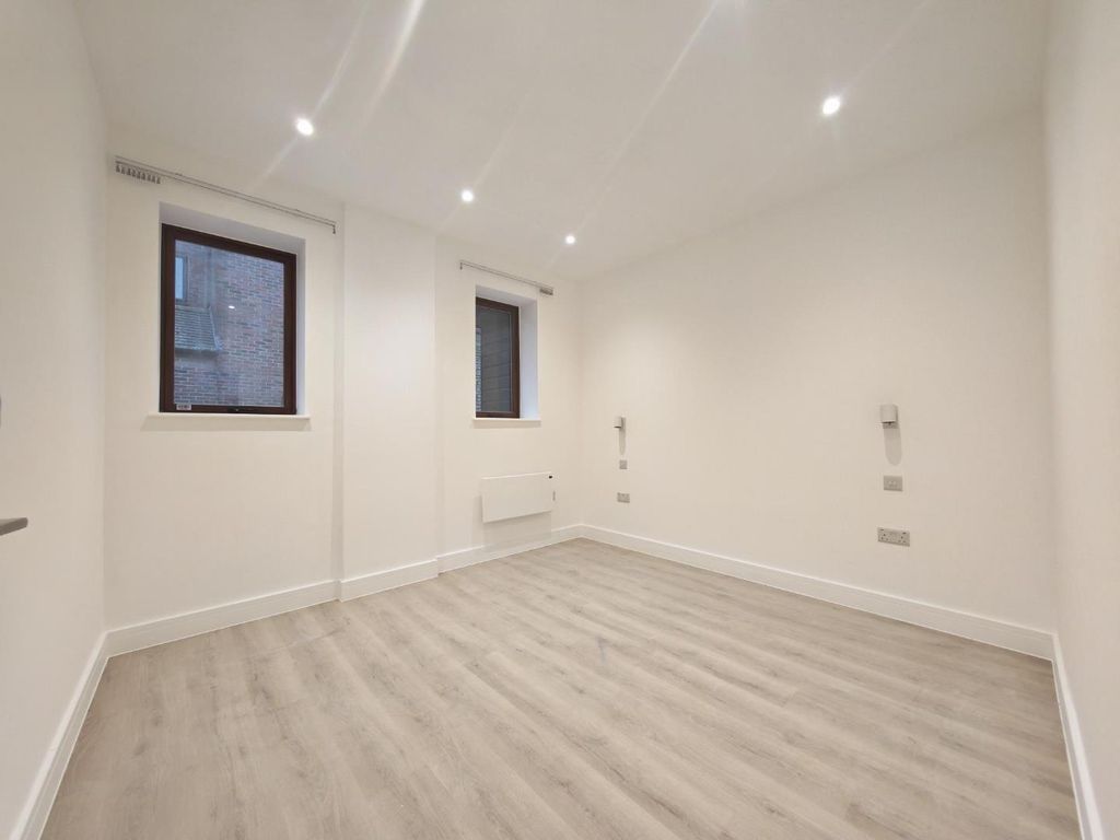 Additional image 4 of 2 bed flat for salePeach Street, Wokingham RG40