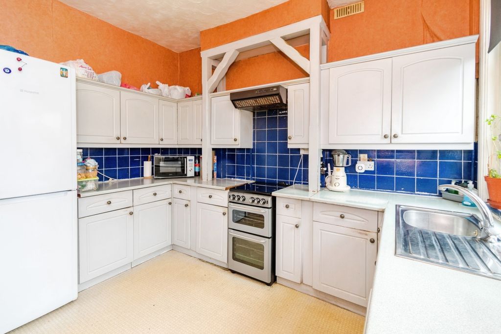 Additional image 5 of 3 bed semi-detached house for saleTwyford Avenue, Upper Shirley, Southampton, Hampshire SO15