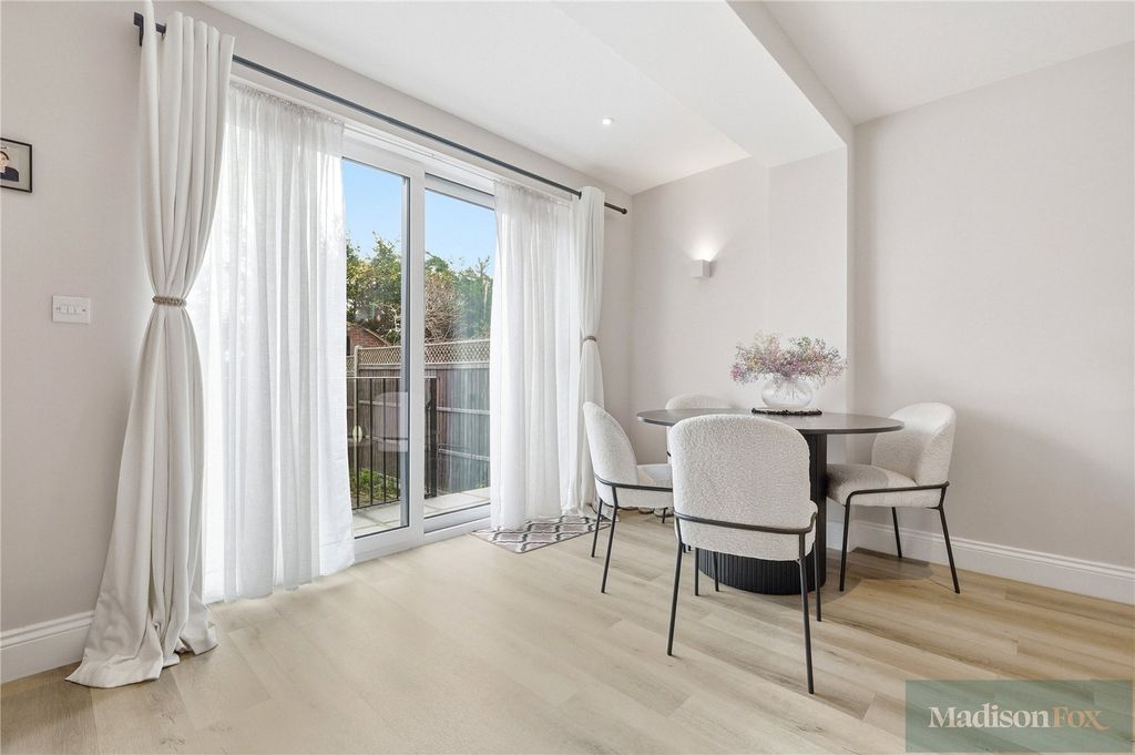 Additional image 7 of 3 bed flat for saleWest Grove, Woodford Green IG8