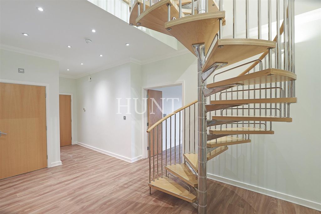 Additional image 9 of 4 bed flat for saleThe Manor, Repton Park, Woodford Green, Essex IG8