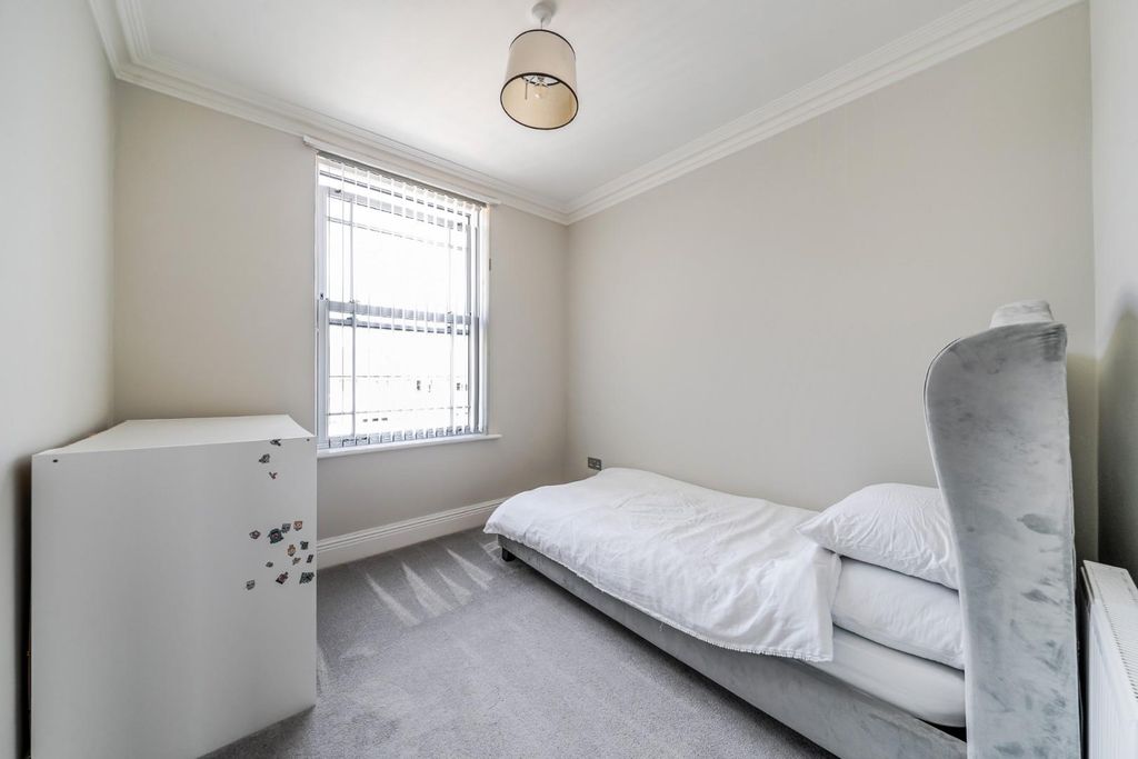 Additional image 16 of 3 bed property for saleLangstone Road, Portsmouth PO3